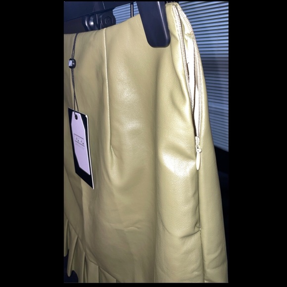 NEW NaaNaa - NEVER WORN‼️ Olive Khaki Frill Peplum Faux Leather Skirt US SIZE 4 - Picture 5 of 13